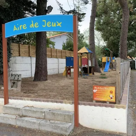 Kemp Mobil Pratique A Jard-sur-mer, 3 Chambres, 6 Personnes - Api-1-52-1622 Jard-sur-Mer
