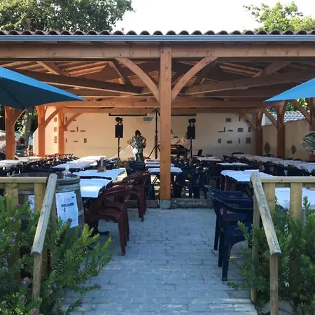 Mobil Pratique A Jard-sur-mer, 3 Chambres, 6 Personnes - Api-1-52-1622